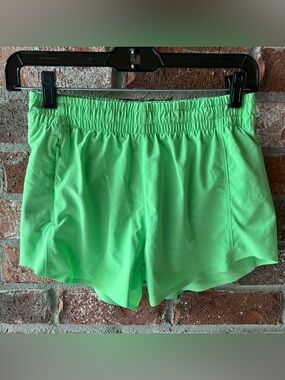 Girls  Athleta "Meant to hustle" 2.5 in shorts in lime green size XL(14)